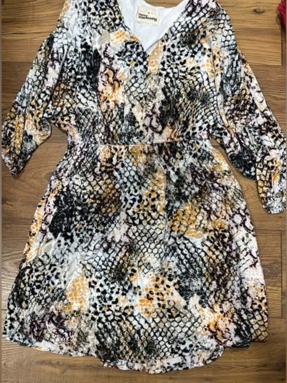 Savanna Jane Long Sleeve V-Neck Printed Dress in Black, White & Gold